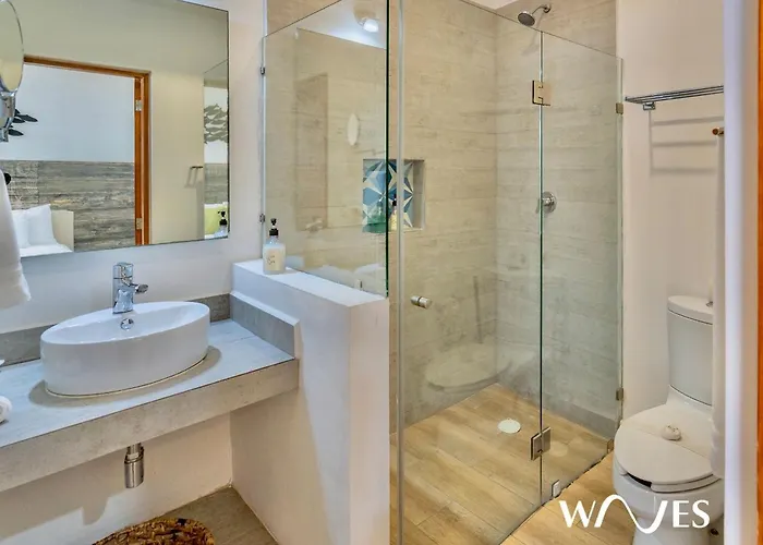 4 Bedroom Spacious Exclusive Townhouse With Private Rooftop And Pool Navio By Waves *