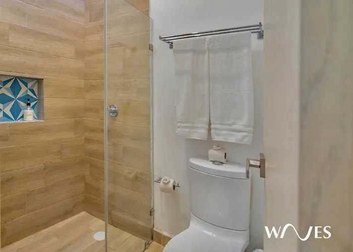 4 Bedroom Spacious Exclusive Townhouse With Private Rooftop And Pool Navio By Waves